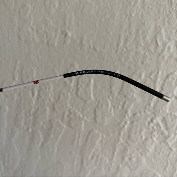 Authentic Burberry  Sunglasses New - Picture 6 of 7